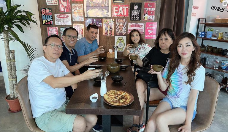 幸福在当下，眼中景，碗中餐，身边人。