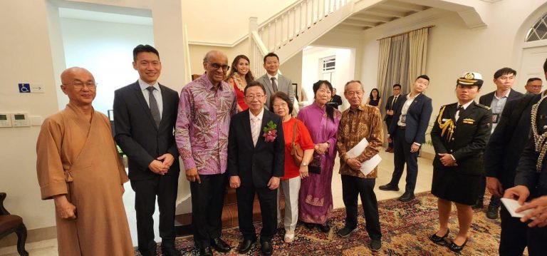 赖瑞龙老师荣获新加坡2025年文化奖